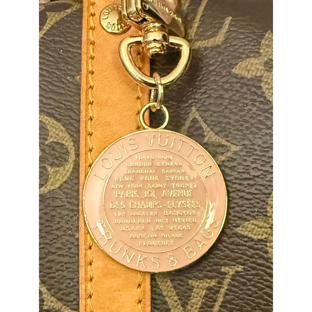 Beautiful Pink & Gold Handmade Lux Charm Keychain - Picture 4 of 7